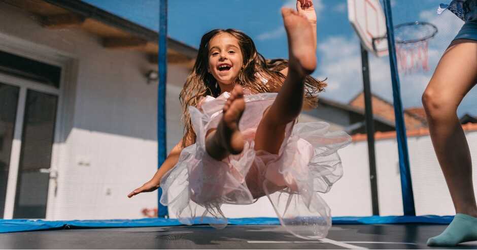 Nejlepší trampolíny ze zahrady udělají super hřiště