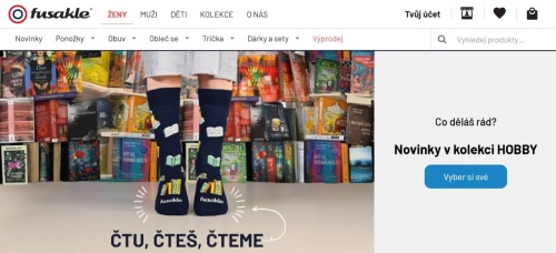 ponožky s potiskem knih před knihami