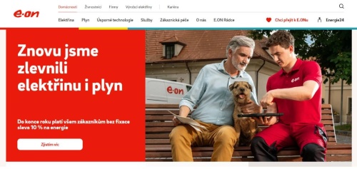 muž se zaměstnancem společnosti E.ON nad nabídkou cen elektřiny a plynu