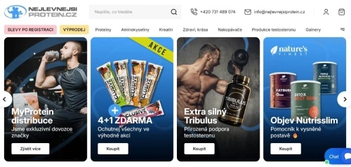 muž ve fitness centru s nápojem, fit tyčinky, svalnatý muž s produktem a balení Nutrisslim