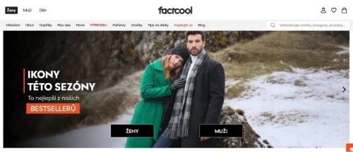 žena a muž v zimním oblečení v přírodě