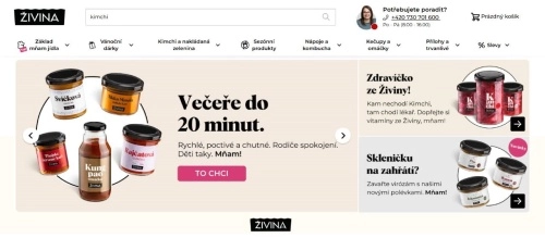 různá balení potravin pro přípravu rychlé večeře, balení kimchi i polévek