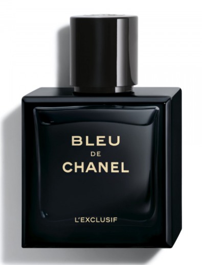 černý flakón parfému Chanel Bleu