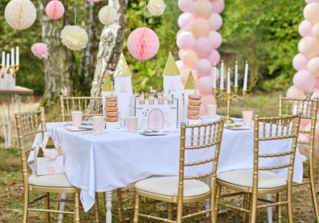 Moje party - dětská zahradní párty s balónky a dortem