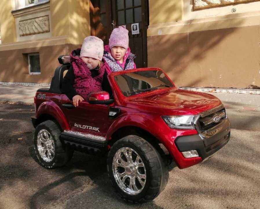 Hračky za dobré kačky - elektrické autíčko
