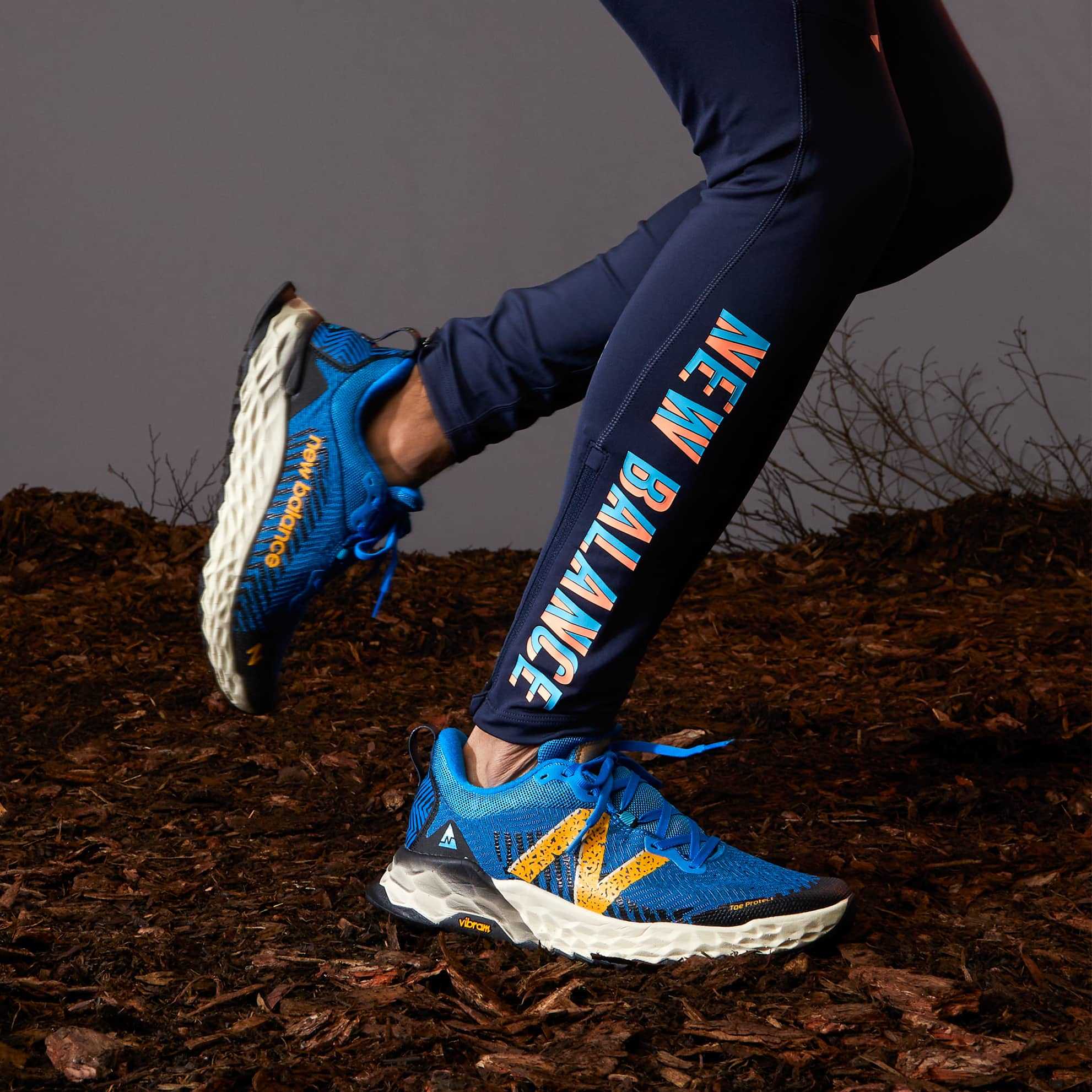 new balance - leginy a boty na muzovi co beha