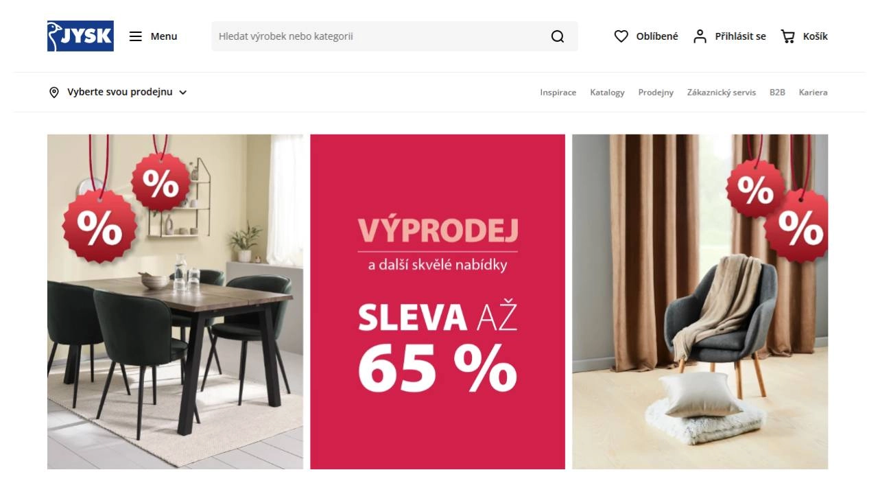 jídelní kout se stolem a židlemi a křeslo s dekou, polštářem a přikrývkou