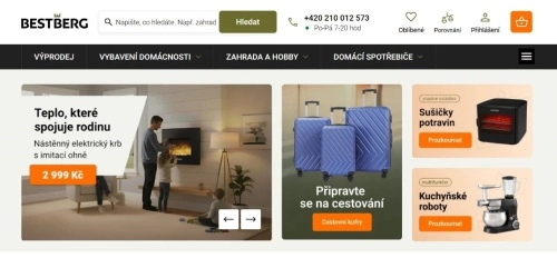 táta s dcerou před krbem, zavazadla různých velikostí, sušička potravin a kuchyňský robot