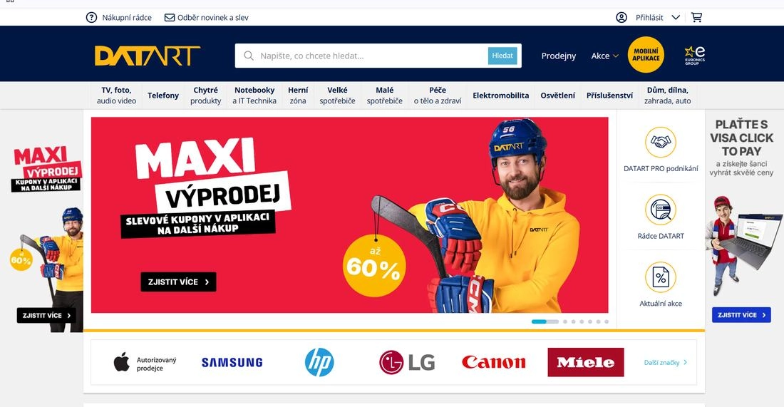 Homepage e-shopu Datart s hokejistou a popisem na červném podkladu