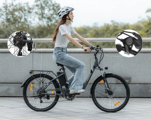 žena na kole ve městě