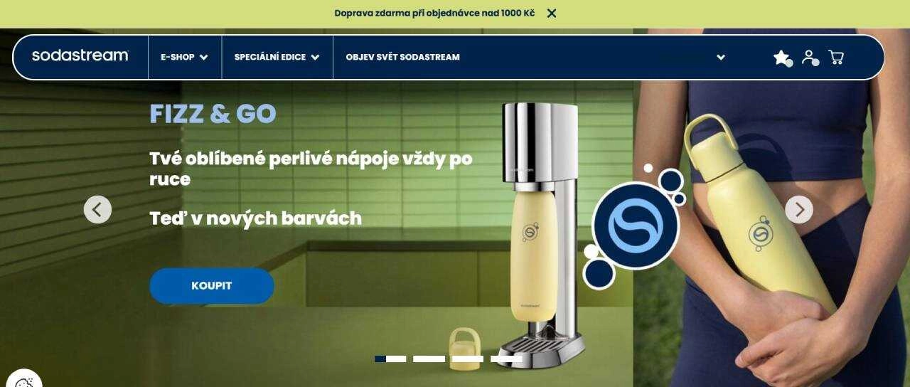 žena s lahví SodaStream v rukou