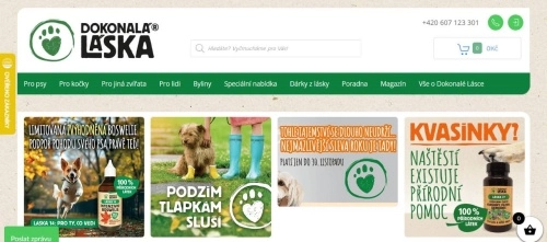 pes v přírodě, pes na trávě a přípravky pro psy