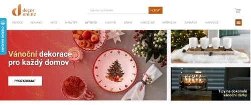 vánoční dekorace, svíčky a svítící kahanec