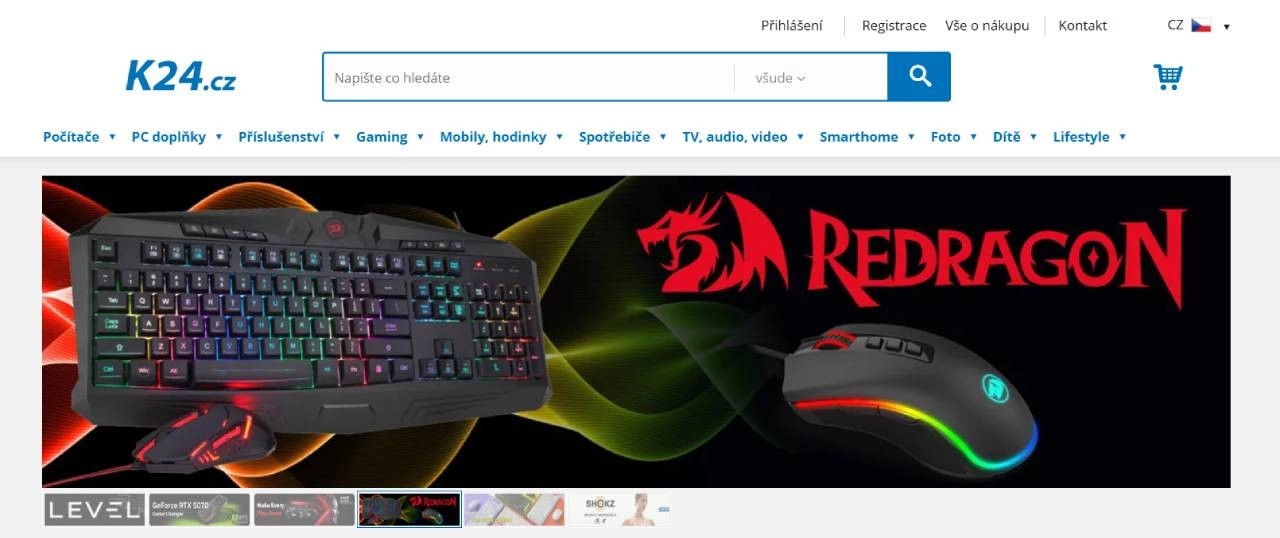 černá klávesnice k počítači a myš s barevným podsvícením