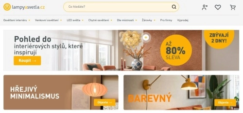 jídelna s lampou a dekoracemi, minimalistická lampa a barevná nástěnná lampa