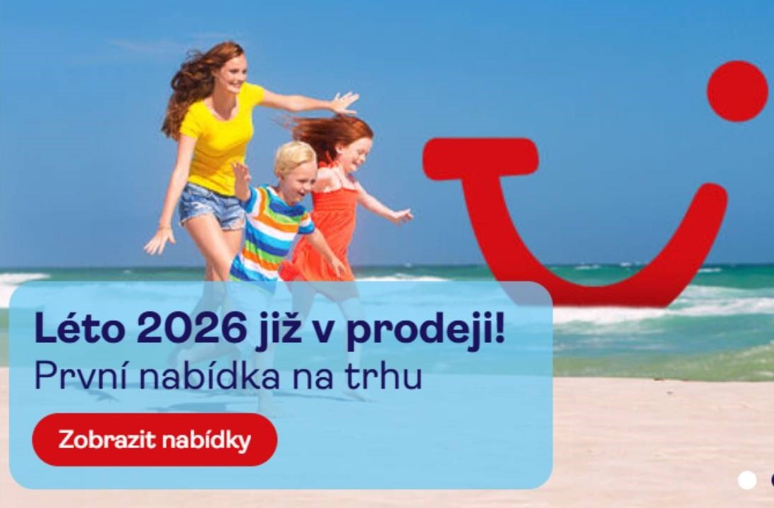 TUI - žena s dětmi na pláži