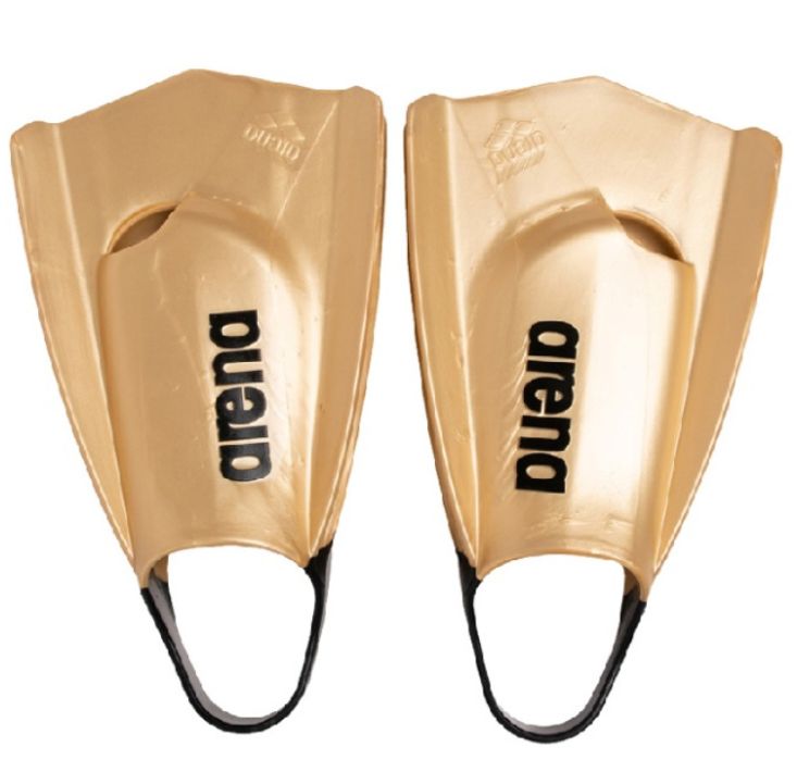 Plavecké ploutve ve zlaté barvě