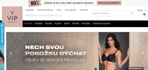 žena v černé podprsence