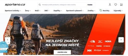 Sportano - dvojice s expedičními batohy na turistice v přírodě