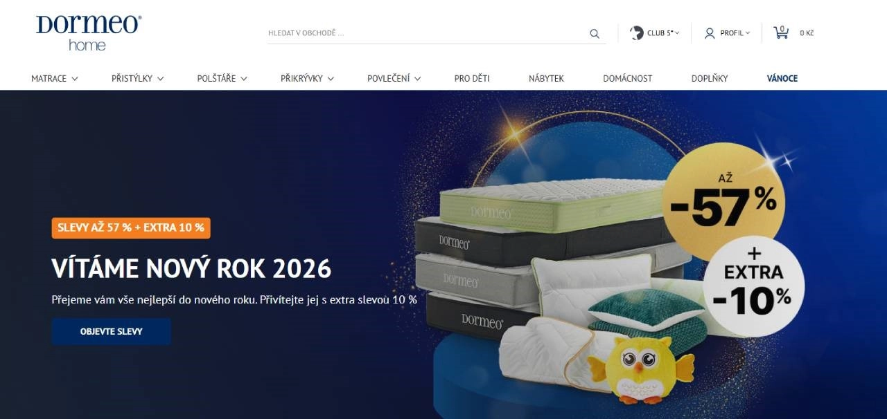 matrace jeden na druhém, polštáře, přikrývka a žlutá sova