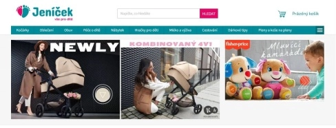 maminky s kočárky a dítě se dvěma plyšovými hračkami