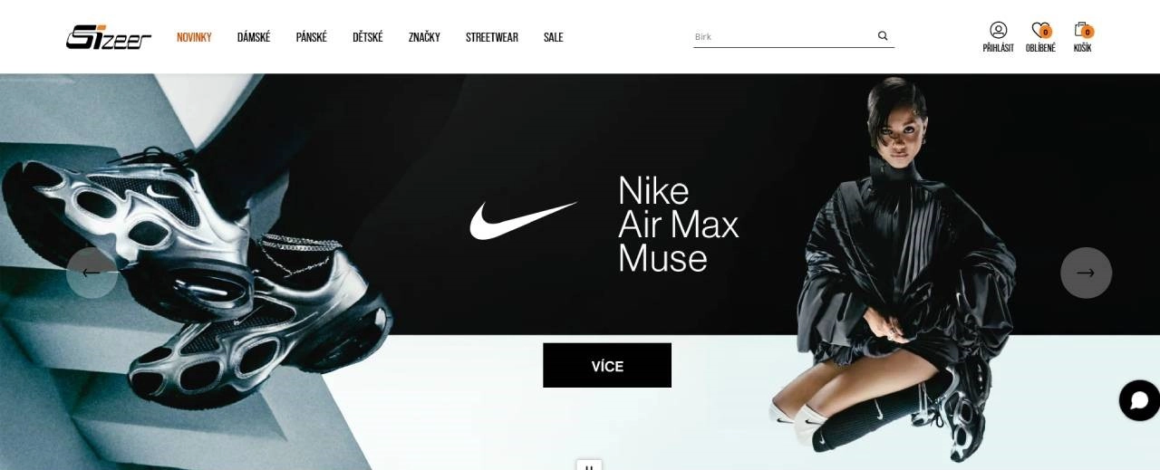 černé tenisky a žena ve sportovním oblečení