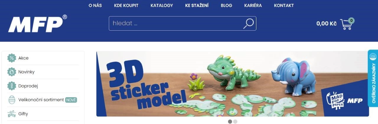 3D model slona a dinosaura a části modelů na stole