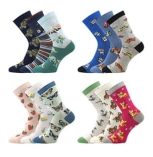 čtyři sety ponožek s různými tematickými vzory