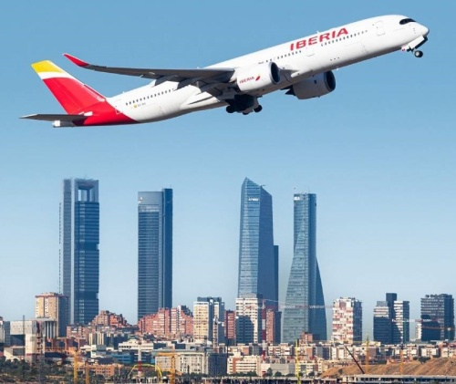 Iberia - letadlo nad městem