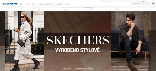 žena ve stylovém kabátě a botách procházející ulicí a muž v elegantní outfitu a botách sedící na sedačce