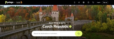 homepage Pelago s nápisem Czech Republic, mostem a vyhledávačem