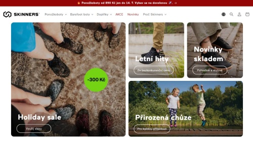 ponožkoboty na nohou, tenisky na nohou a děti v teniskách