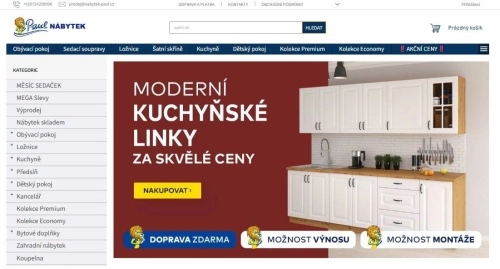 bílá kuchyňská linka se vybavením