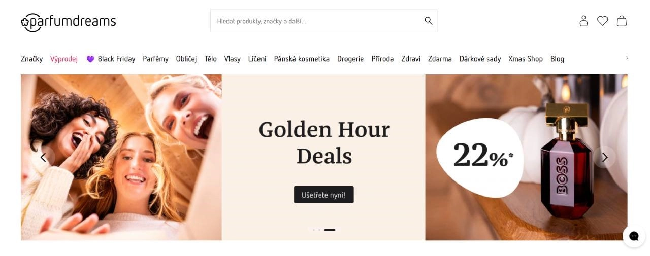 ženy nad rozbaleným balíkem a parfém Boss