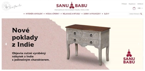 ručně vyrobený stolek ze dřeva