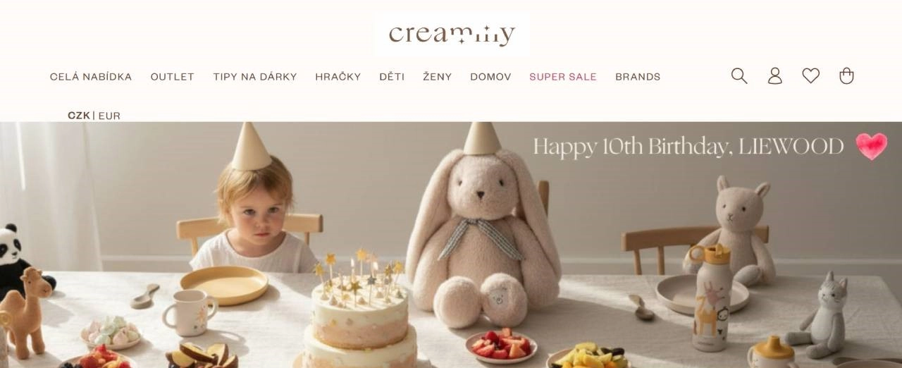 dětská oslava pro holčičku s dortem a plyšáky