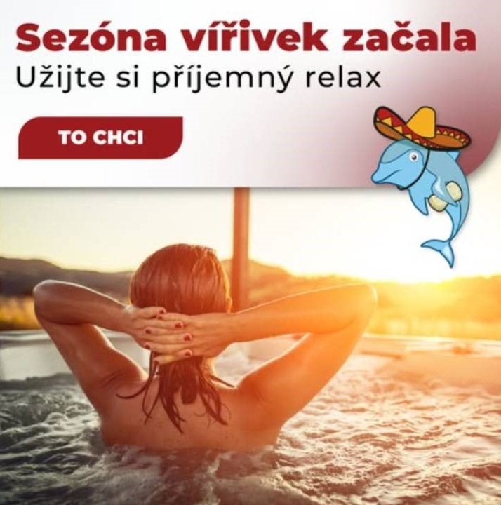 Chlorito - žena ve vodě při západu slunce