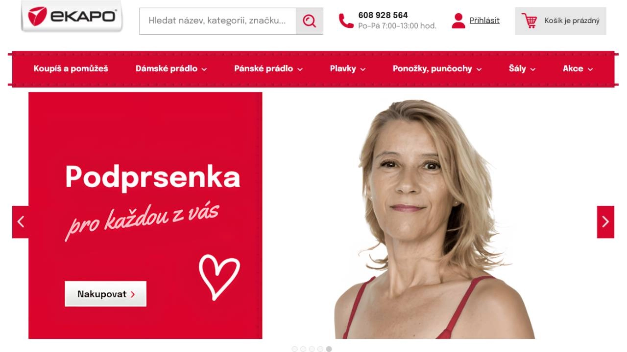 žena v červené podprsence