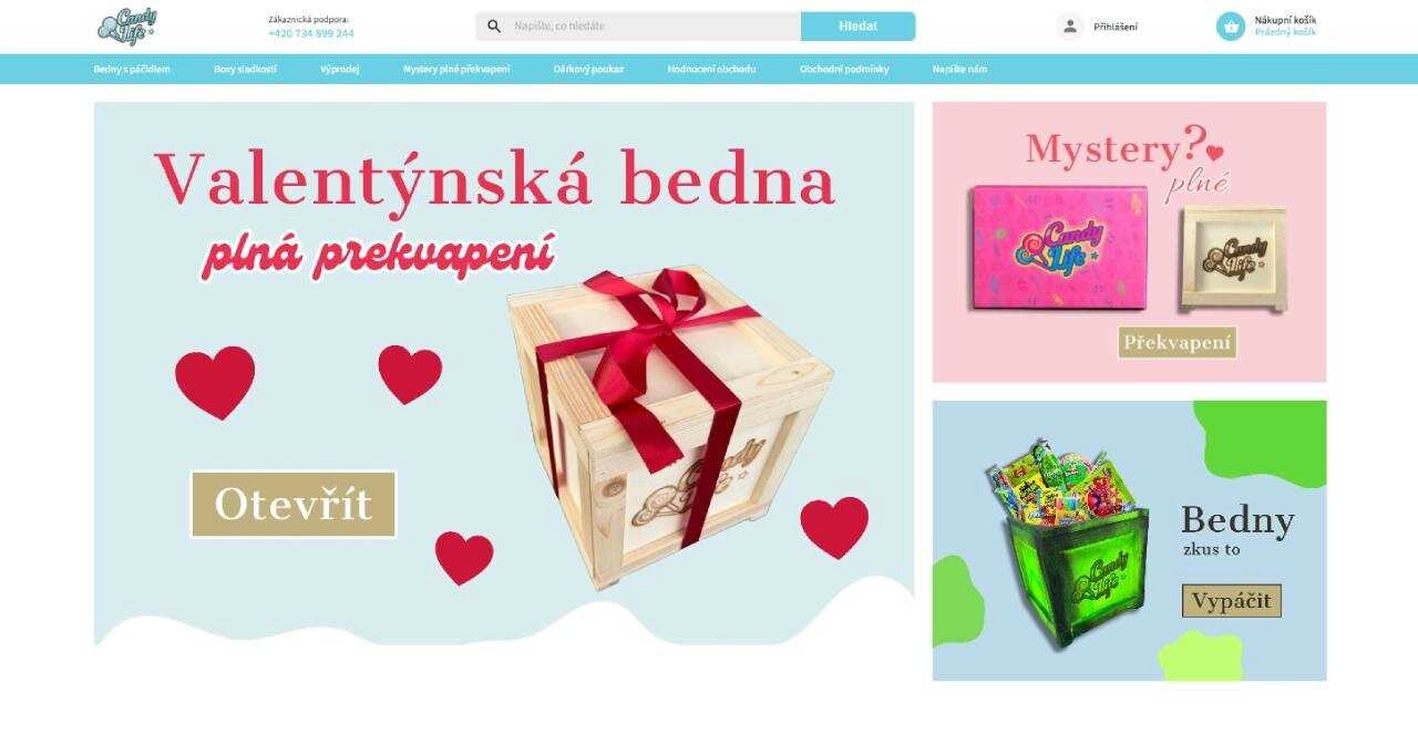 dřevěná bedna s červenou stuhou a srdíčky, bedna se sladkostmi a balení překvapení