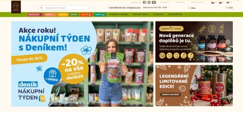 žena s balením Granola, balení výživových doplňků a limitovaná balení