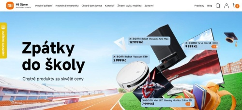 robotické vysavače, hrací monitor a televizor za školním batohem