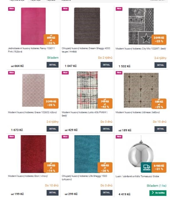 koberce různých barevných a vzorových provedení a lustr
