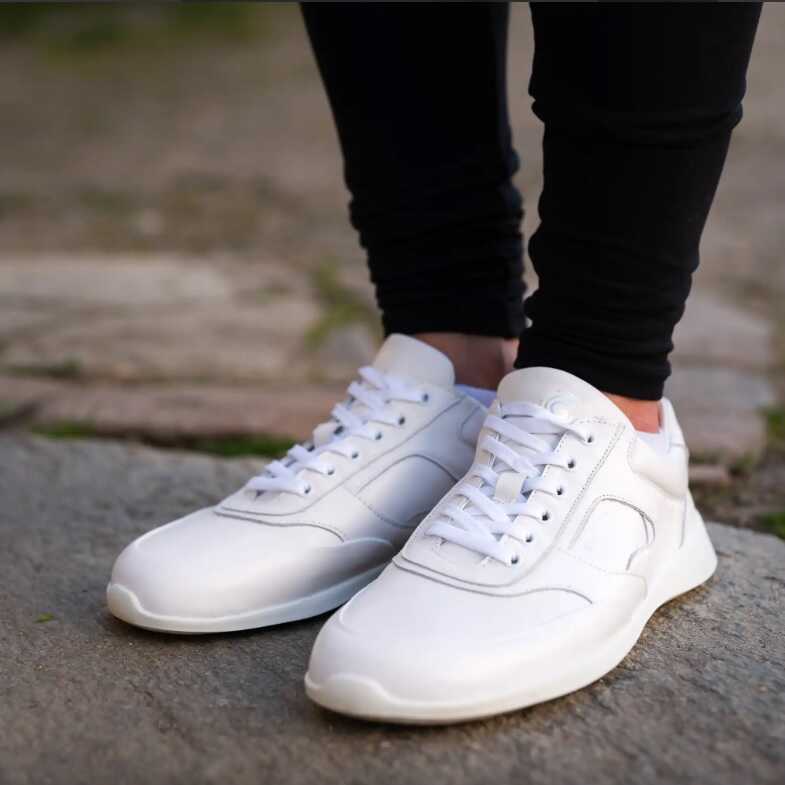 barefoot-bile-tenisky-naboso
