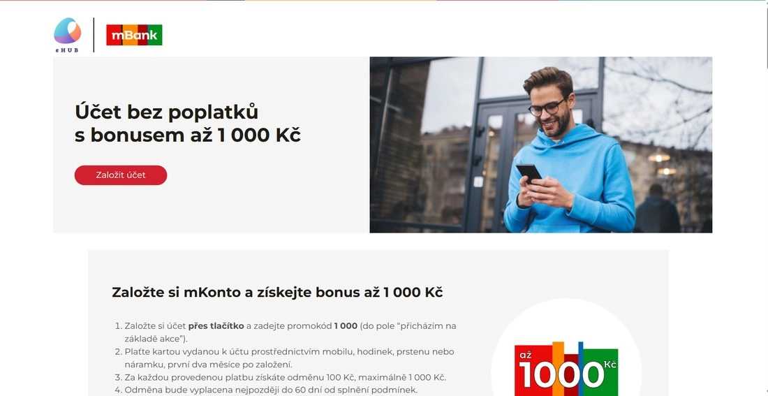 Stránka mbank s mladým mužem, který drží mobil