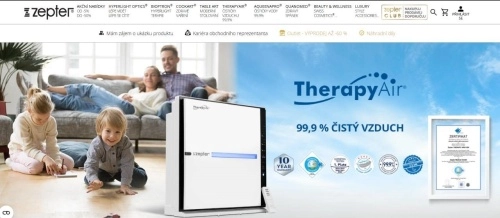 rodina v obýváku a produkt na čistý vzduch