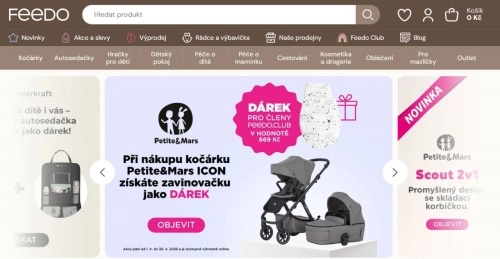 dětský kočárek s dárkem