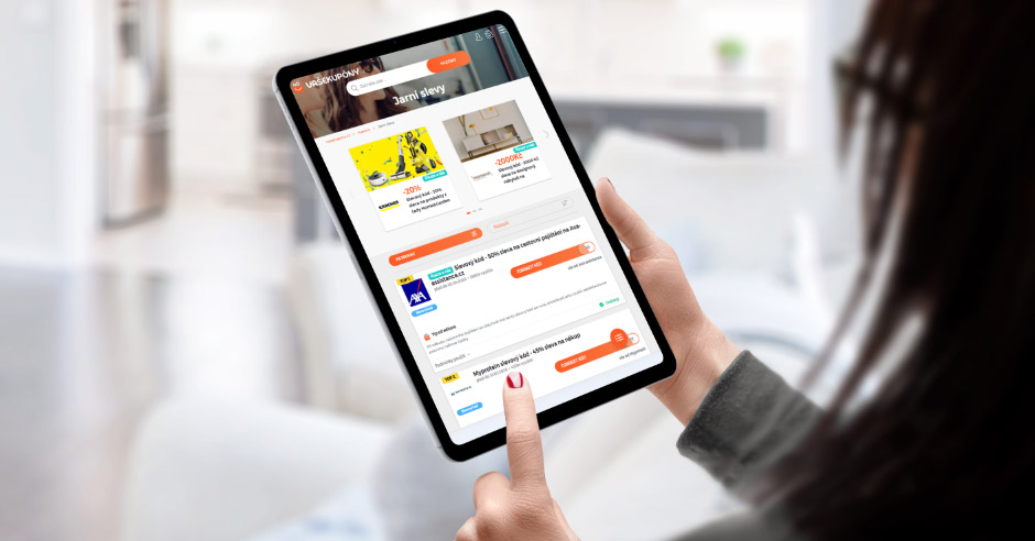 nakupovani-s tabletem-v rukach-zeny