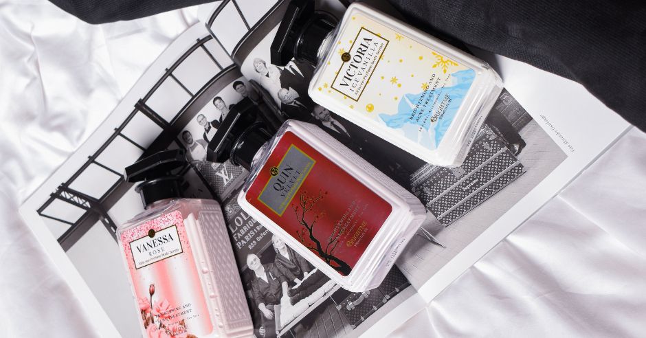 tri-flakony-parfemu-na-casopisu